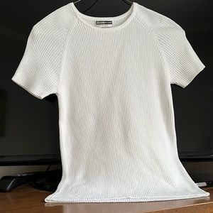 Brand new, beautiful woman blouse by Giordano. Excellent condition.